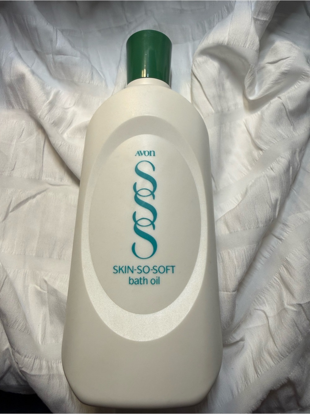 Avon RADIO Novelty looks like a Skin-So-Soft Bath Oil Bottle Does NOT contain oi